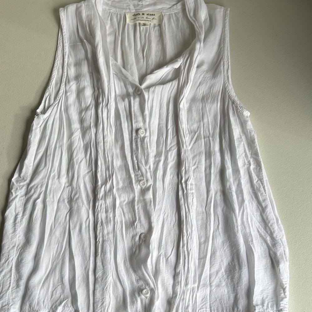 Cloth & Stone White Sleeveless Button-Down Shirt